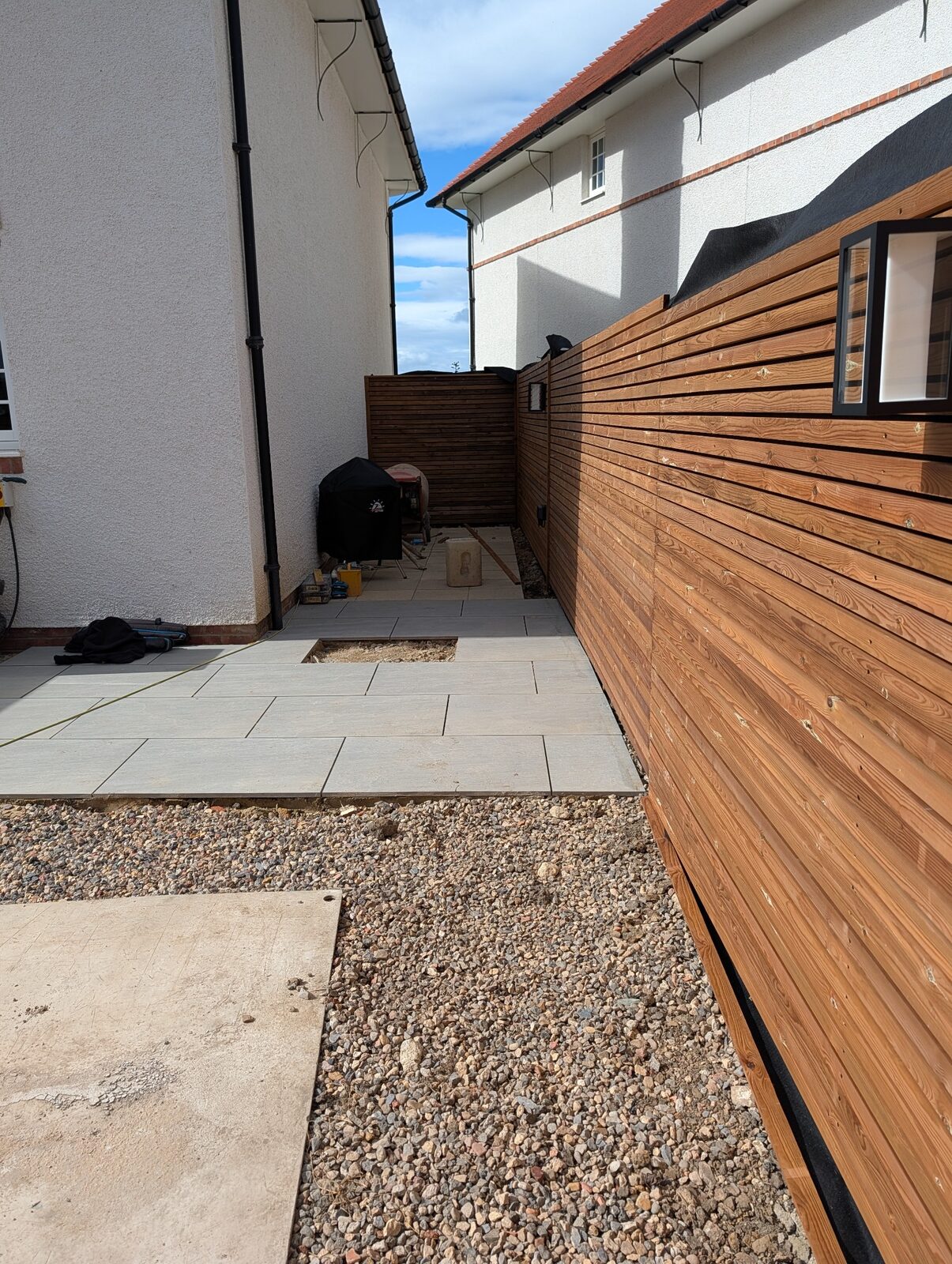Timber screening and paving along the side garden